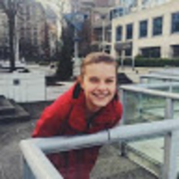 Meet your Posher, Laura - Picture 1 of 1